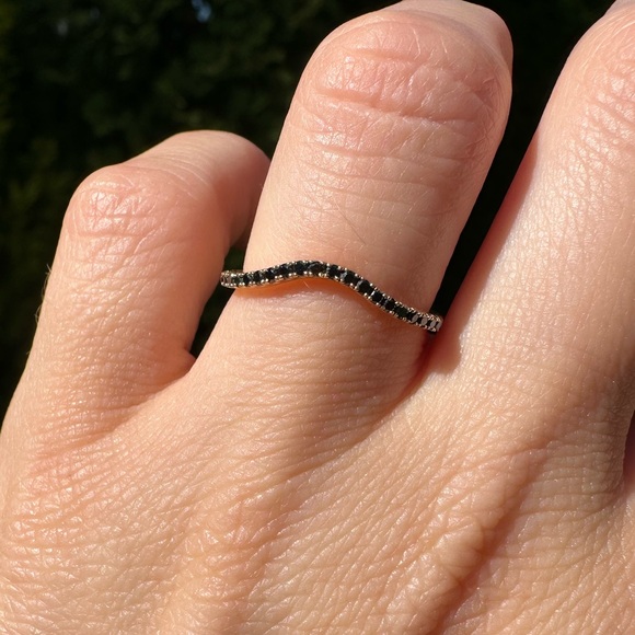 Marrow Fine 14k Gold and black diamond simple wave band - Picture 8 of 15